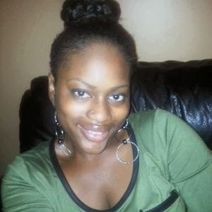 Meet your Posher, Adrienne